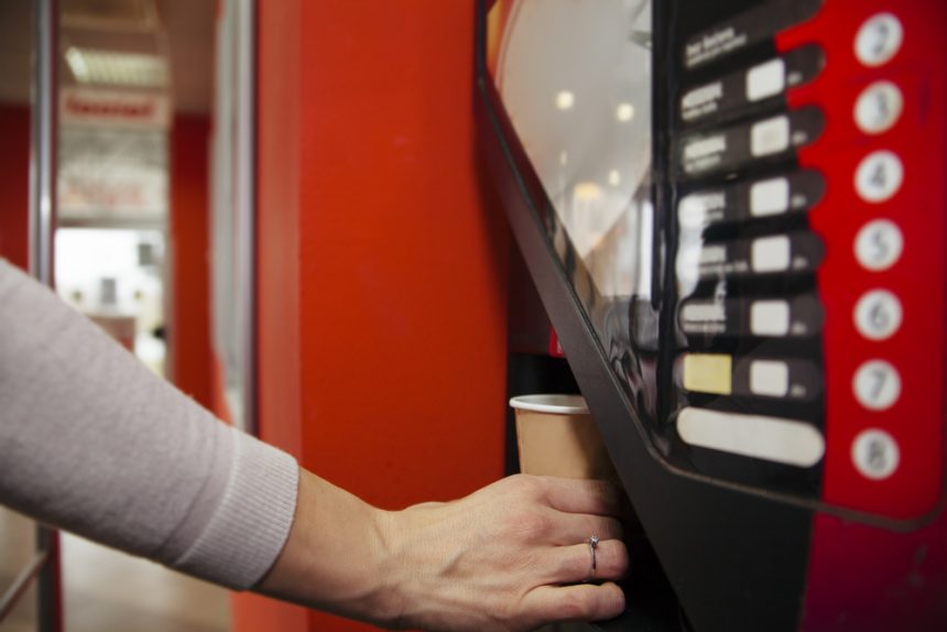 Kaffeevollautomaten mit Münzeinwurf, Karten oder Jetons